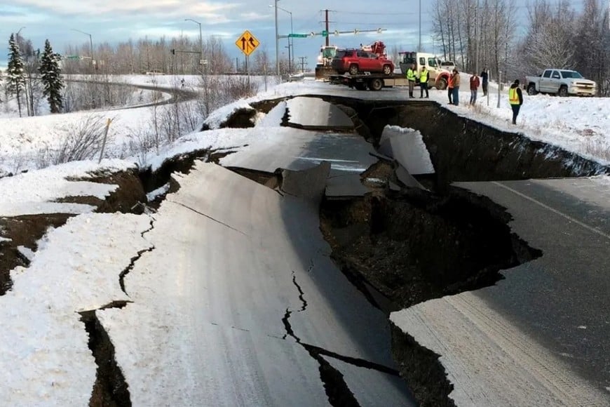 Un sismo de magnitud 7 sacudió zonas remotas entre Alaska y Canadá