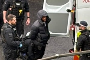 Tensión en Londres: operativo de emergencia en el aeropuerto de Heathrow