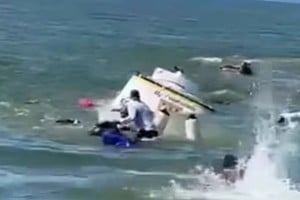 Colombia: una niña y una mujer murieron tras el hundimiento de una lancha en el golfo de Urabá