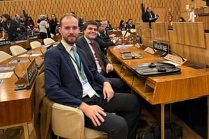 Bryan J. Mayer integró la delegación argentina ante UNESCO en París