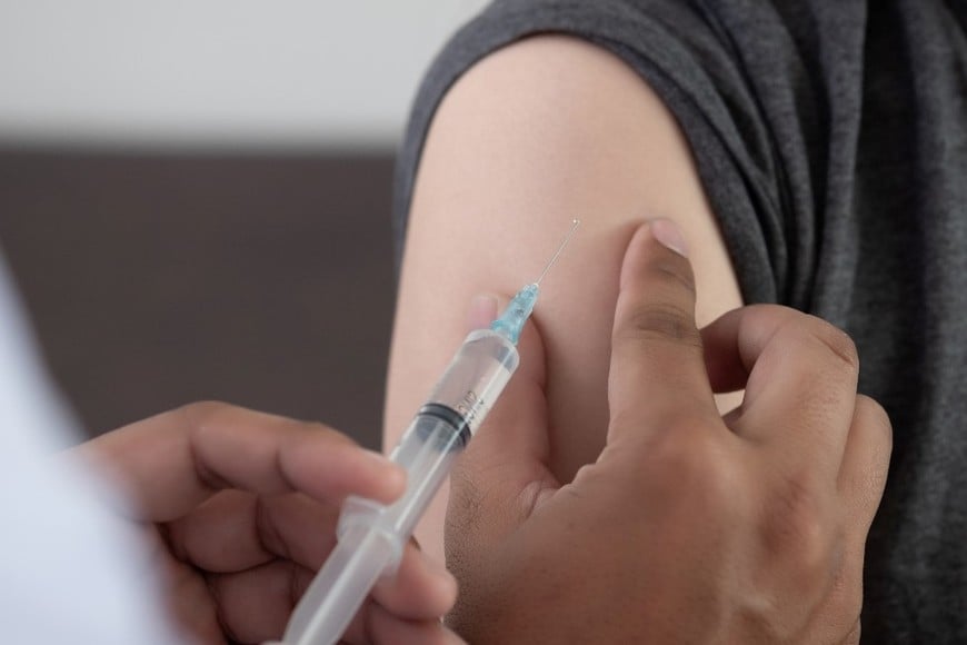 Se busca llegar al 50% en adultos menores con condiciones de salud que los exponen a complicaciones.