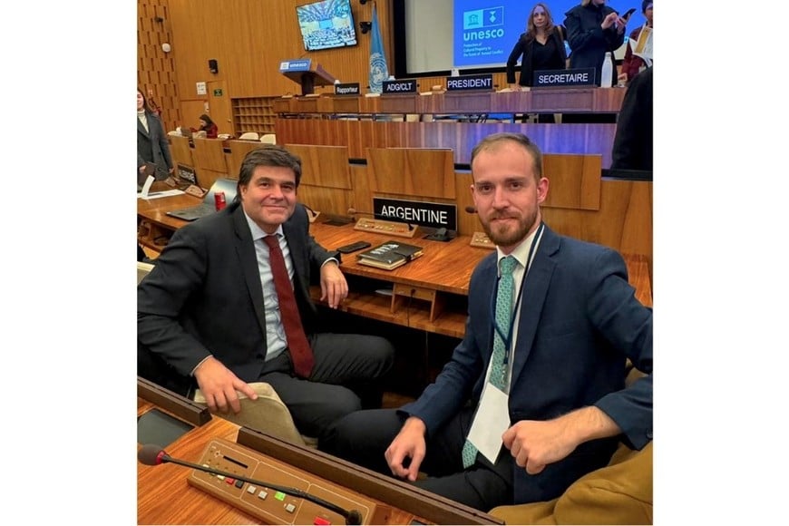 Bryan J. Mayer se dedicó al periodismo hasta la asunción del actual gobierno nacional