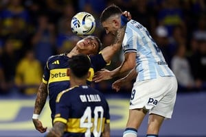 El momento del gol de Adrián Martinez. Crédito: REUTERS/Agustin Marcarian