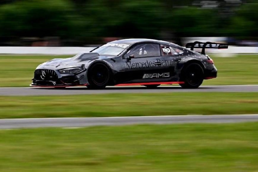 “Tenemos capacidad de producción completa, desde el enchapado hasta la fabricación de piezas. El auto se hizo íntegro en Venado Tuerto”, destacó.