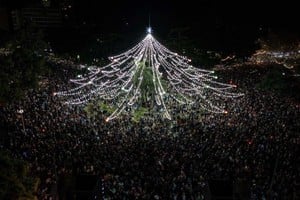 En distintas localidades se realizaron los tradicionales encendidos y armado de árboles navideños.