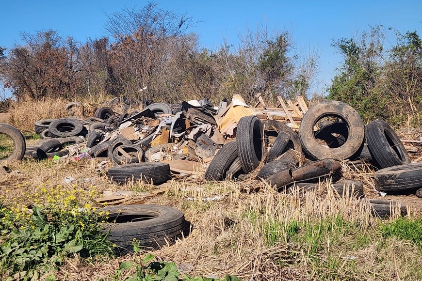 Los basurales a cielo abierto están prohibidos, pero se replican en distintos puntos de la provincia.