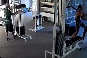 Lo desafió a pelear y terminó desmayado de un solo golpe.