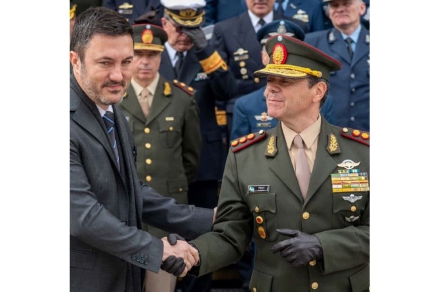 La transición entre Luis Petri y Carlos Presti.