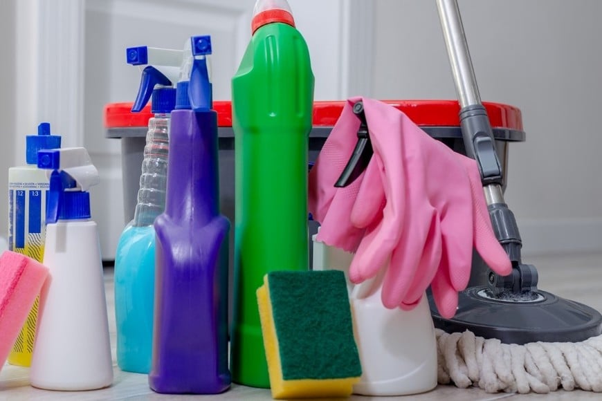 La medida alcanza a limpiadores, desengrasantes y otros domisanitarios comercializados bajo esa marca.