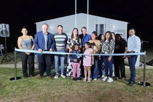 Las familias recibieron las llaves, la documentación y presentes alusivos.