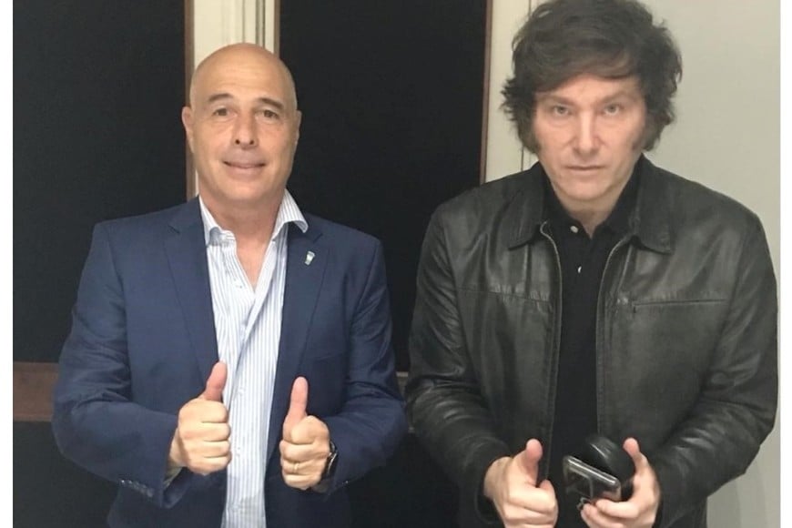 Bartolomé Abdala junto a Javier Milei.