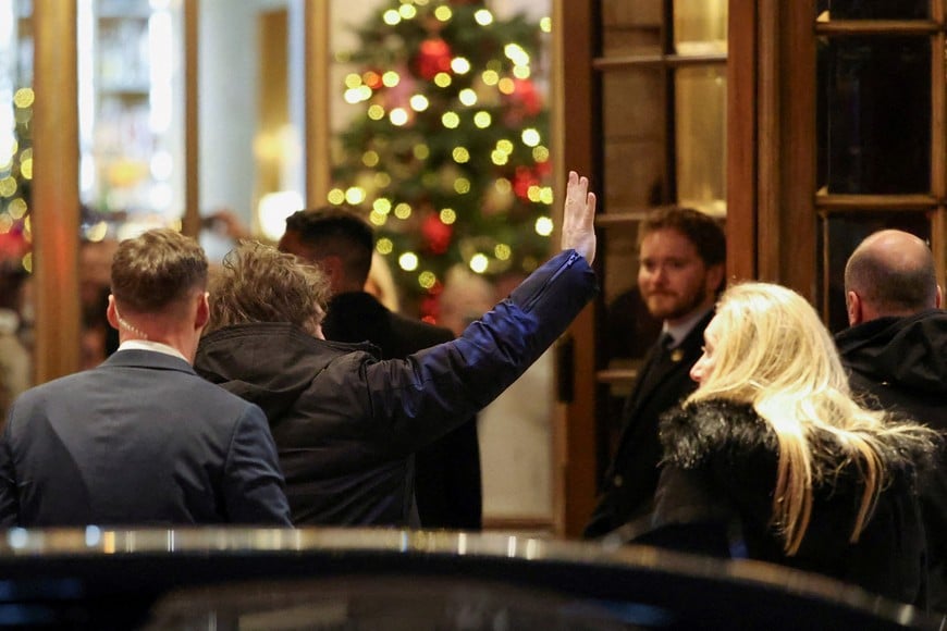 Argentine President Javier Milei waves next to his sister Karina Milei as they arrive at the Grand Hotel in Oslo, Norway, December 9, 2025. REUTERS/Leonhard Foeger