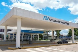 Autoridades provinciales destacaron el rol estratégico del Aeropuerto de Sauce Viejo en su 70° aniversario.