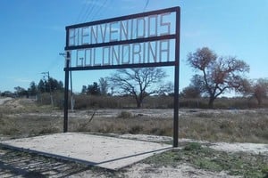 Domínguez anuncia recortes y congelamiento de sueldos para enfrentar deuda histórica