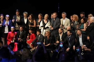 Los ganadores de la noche posaron tras la entrega de los Martín Fierro de Cine 2025.