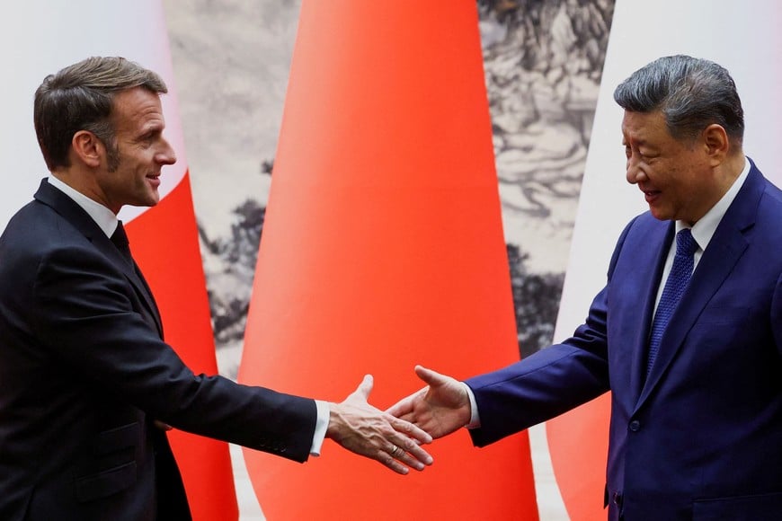 Chinese President Xi Jinping and French President Emmanuel Macron shake hands following a signing ceremony for agreements and contracts at the Great Hall of the People in Beijing as part of a three-day visit to China, December 4, 2025. REUTERS/Sarah Meyssonnier/Pool     TPX IMAGES OF THE DAY