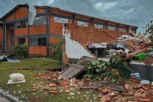 En Flores da Cunha, Rio Grande do Sul, el temporal provocó daños en techos y edificios.