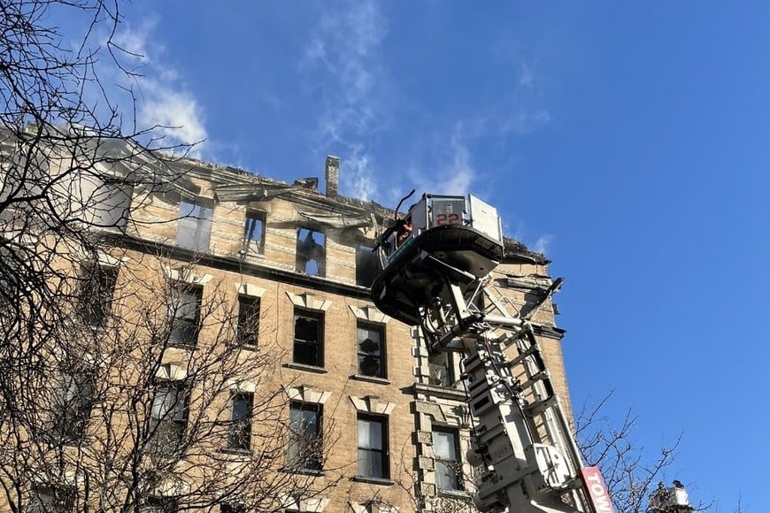 Más de 140 bomberos y rescatistas trabajaron durante horas en la Upper West Side.