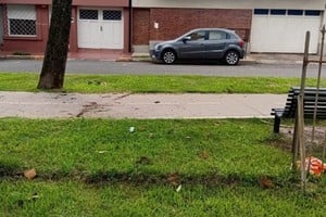 Insólito robo de una reja en la ciclovía de Vélez Sarsfield. Foto: Gentileza