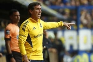 Claudio Úbeda fue ratificado por Riquelme y seguirá como DT de Boca en 2026.