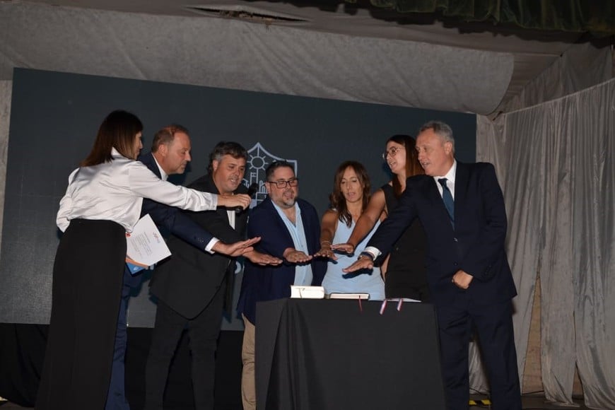 Histórica asunción de autoridades tras la declaratoria de ciudad