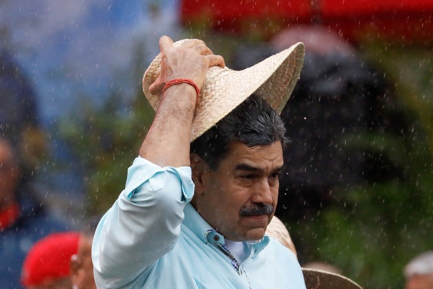 Venezuela's President Nicolas Maduro holds a hat, as he joins his supporters during a march to commemorate the Battle of Santa Ines, on the same day Venezuelan opposition leader Maria Corina Machado was awarded the 2025 Nobel Peace Prize in Norway, in Caracas, Venezuela, December 10, 2025. REUTERS/Leonardo Fernandez Viloria     TPX IMAGES OF THE DAY