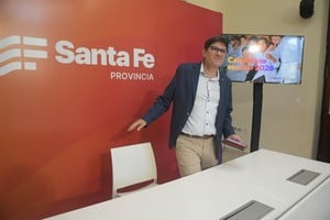 El ministro José Goity presentó el calendario escolar 2026 en Casa de Gobierno. Foto: Guillermo Di Salvatore