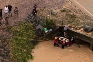 Una familia murió al ser arrastrada por la corriente en pleno temporal.