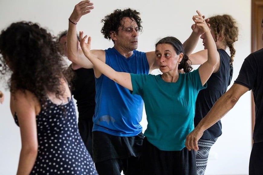 Sandra Pasini: Trabajando en El Puente de los Vientos con el argentino Guillermo Angelelli, uno de los fundadores de El Clú del Claun. Foto: Gentileza Francesco Galli