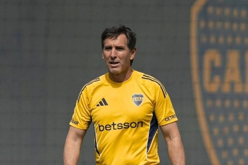 Claudio Úbeda fue ratificado por Riquelme y seguirá como DT de Boca en 2026.