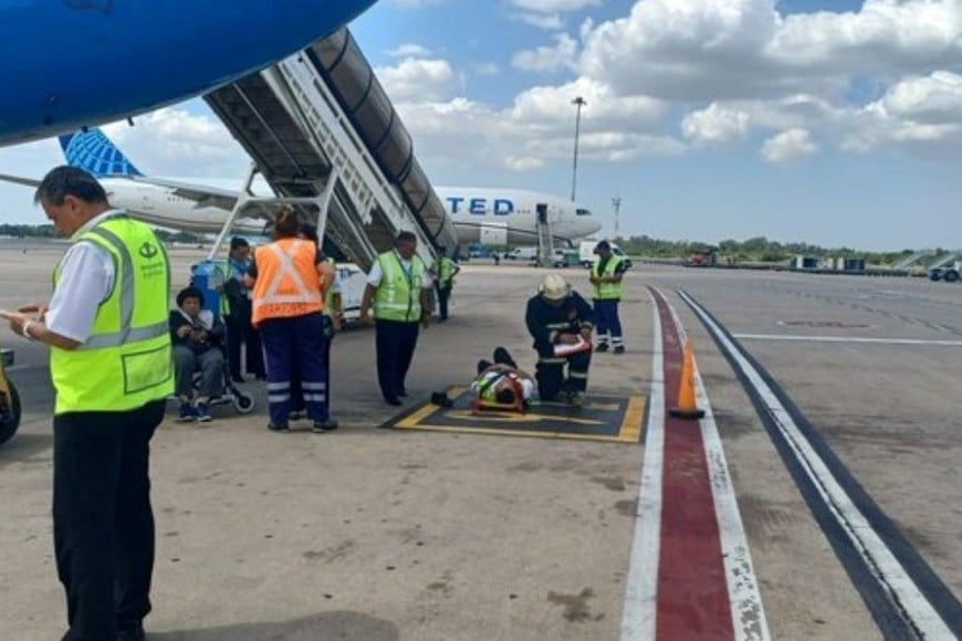Tres pasajeros con movilidad reducida sufrieron politraumatismos tras la caída de la plataforma.
