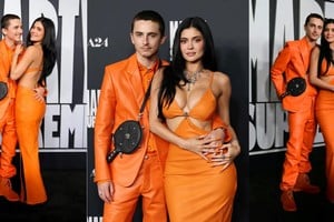 La coincidencia cromática, definida como un “twinning” pareció enviar un mensaje de unidad frente a la prensa. REUTERS/Mario Anzuoni