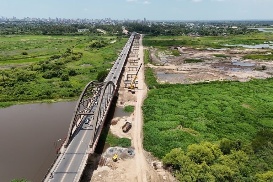 Santa Fe-Santo Tomé: colocaron la primera viga del nuevo Puente Carretero