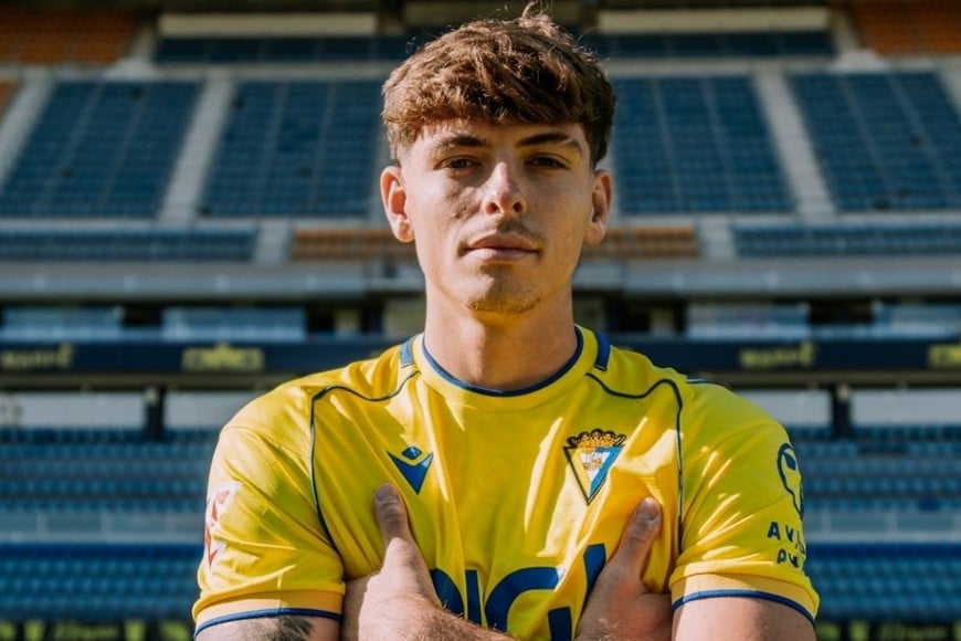 Jerónimo Domina con la camiseta de Cádiz. Crédito: Prensa Cádiz