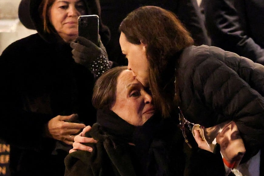 Nobel Peace Prize laureate Maria Corina Machado kisses her mother Corina Parisca de Machado outside the Grand Hotel, after her daughter Ana Corina Sosa Machado, accepted the award on her behalf, in Oslo, Norway December 11, 2025. REUTERS/Leonhard Foeger