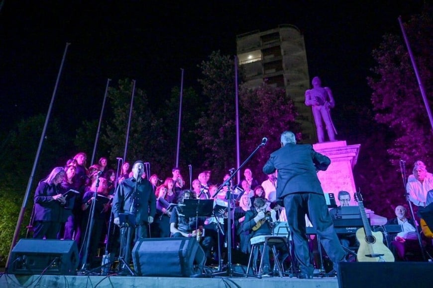 San Lorenzo inauguró su agenda navideña con luces, música y tradiciones