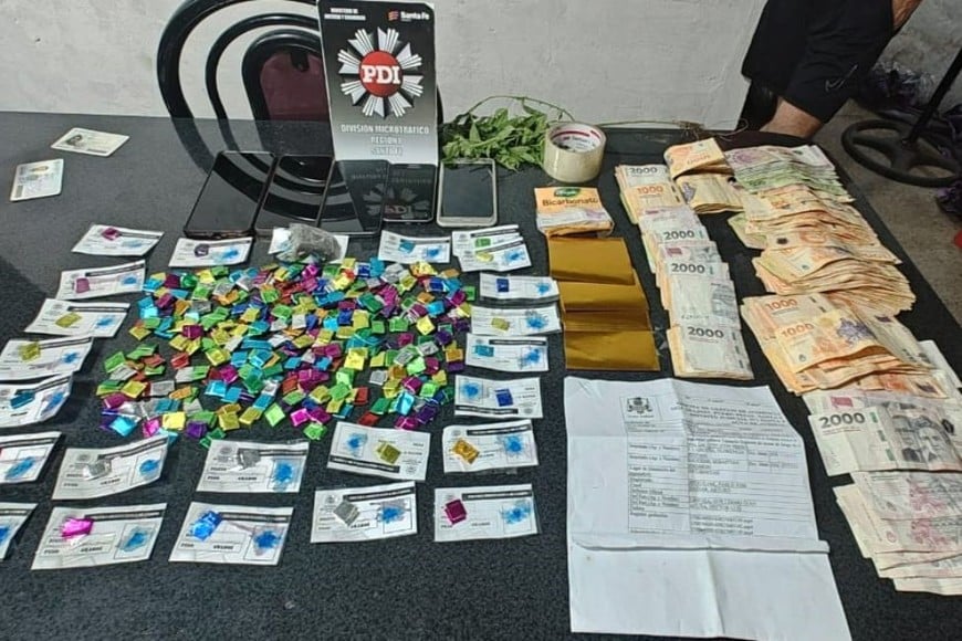 En el domicilio allanado había más de 300 "papelitos" con cocaína. Foto: El Litoral