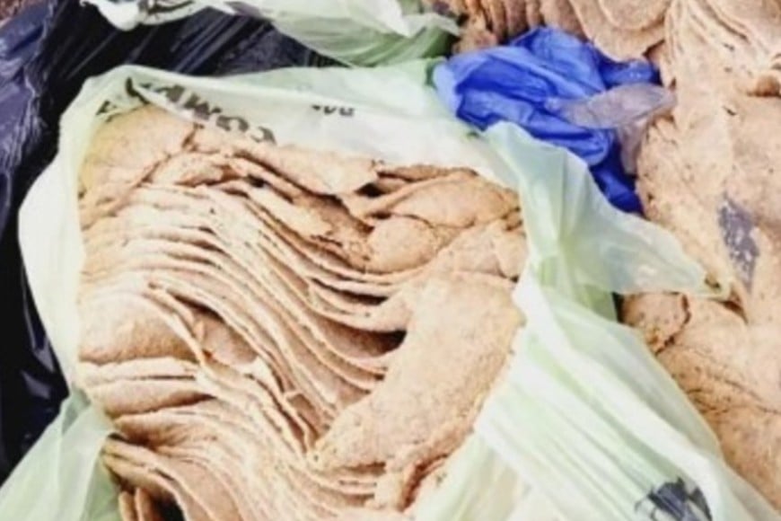 Las "milas" estaban hechas de papel higiénico y cartón prensado empanado.