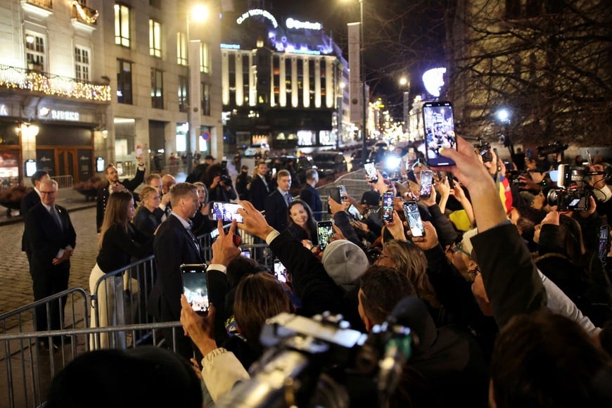 Supporters greet Nobel Peace Prize laureate Maria Corina Machado outside the Grand Hotel, after her daughter Ana Corina Sosa Machado, accepted the award on her behalf, in Oslo, Norway December 11, 2025. REUTERS/Leonhard Foeger