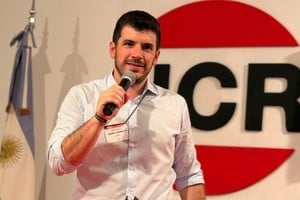 Lionel Chiarella fue elegido presidente de la UCR en el plenario nacional.