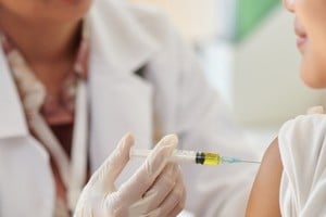 El resurgimiento se debe a la  falta de cumplimiento del calendario de vacunación.