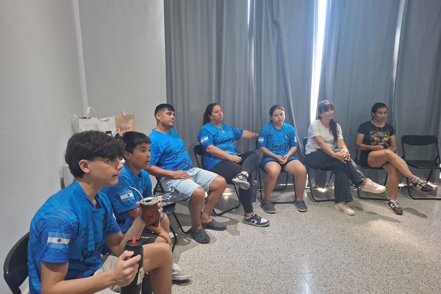 John Morgan motivó a jóvenes nadadores en San Javier