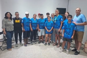 John Morgan motivó a jóvenes nadadores en San Javier
