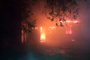 El fuego afectó en gran medida el antiguo edificio.