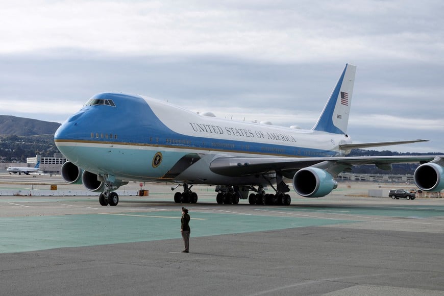 FILE PHOTO: Air Force One taxis on the runway at San Francisco International Airport in San Francisco, California, U.S., November 14, 2023. REUTERS/Brittany Hosea-Small/File Photo