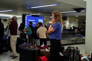 La propuesta incluye recopilar números de teléfono, direcciones de correo electrónico y datos familiares. REUTERS/Ryan Murphy
