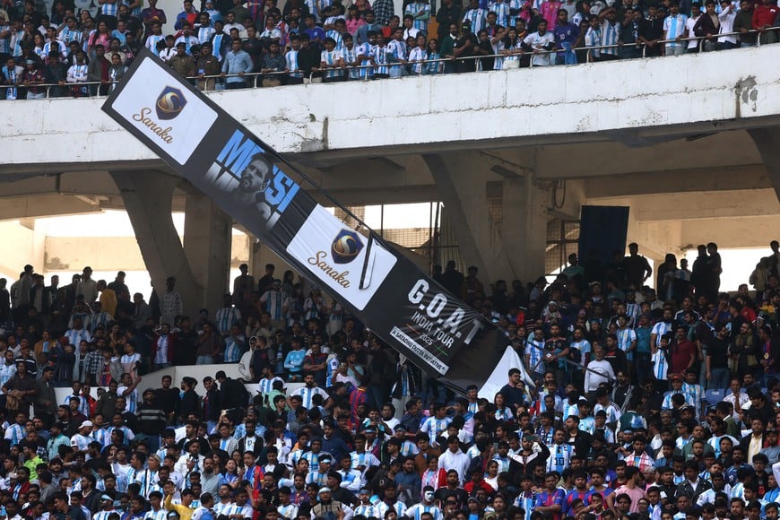 Soccer Football - Argentine soccer star Lionel Messi on a whirlwind tour of India - Vivekananda Yuva Bharati Krirangan, Kolkata, India - December 13, 2025
General view of fans at the stands ahead of the arrival of Argentine soccer star Lionel Messi REUTERS/Sahiba Chawdhary