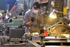 Desde hace dos años el equipo económico productivo del Centro Cultural y de Estudios DEMOS sigue en tiempo real el desarrollo de la política económica.