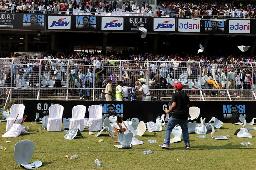 Soccer Football - Argentine soccer star Lionel Messi on a whirlwind tour of India - Vivekananda Yuva Bharati Krirangan, Kolkata, India - December 13, 2025
Plastic water bottles and chairs are seen scattered on the field after Argentine soccer star Lionel Messi leaves the stadium REUTERS/Sahiba Chawdhary