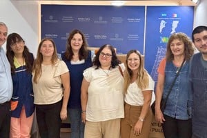 Calvo llevó a cabo la entrega de equipamiento a las instituciones educativas presentes de Rafaela